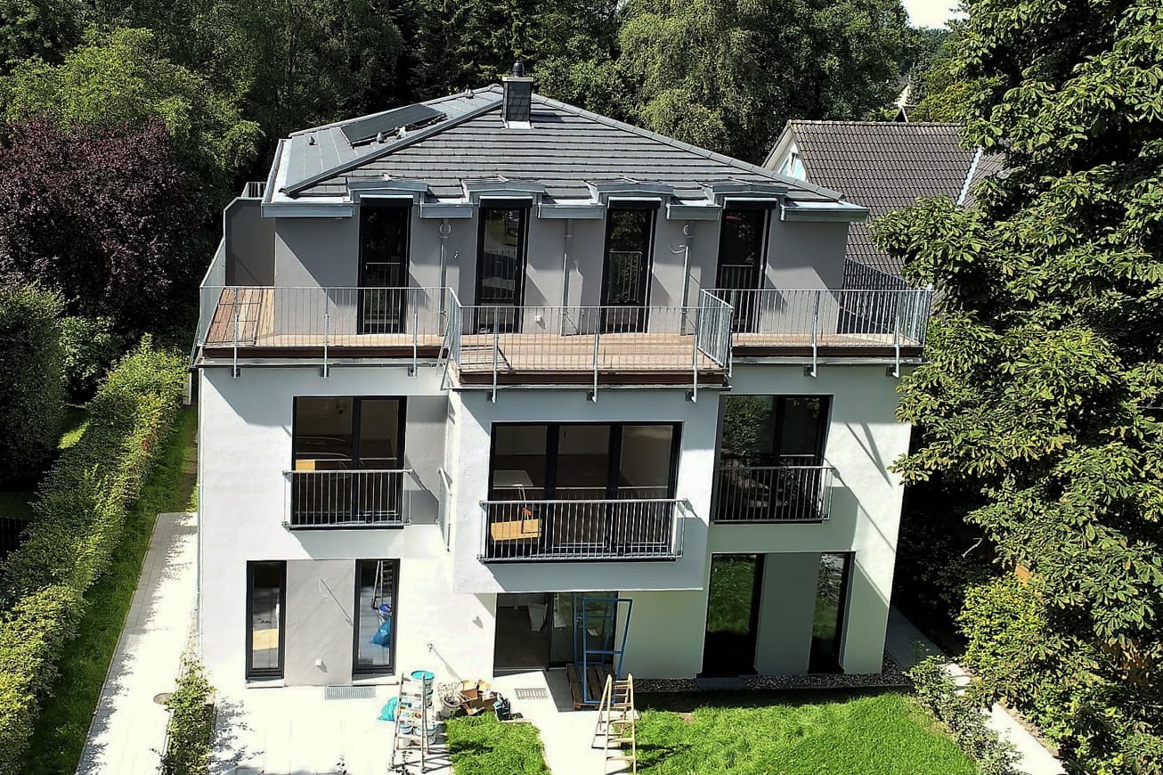 Hochwertige Wohnungen mit durchdachten Küchen und stilvollen Bädern, Balkonen, Terrassen, teilweise über mehrere Etagen, Gartennutzung bei 3 Wohnungen